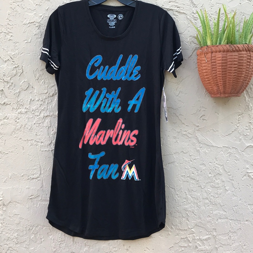 MIAMI MARLINS! BASEBALL SEASON IS HERE! NWT “Cuddle With A Marlin” nightshirt
